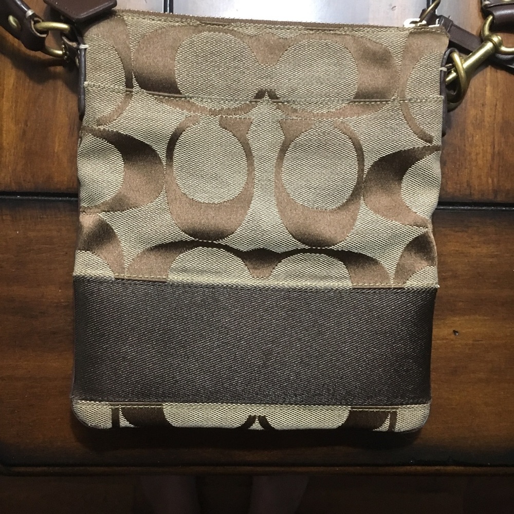 ♦️Coach crossbody♥️accepting reasonable offers!!!